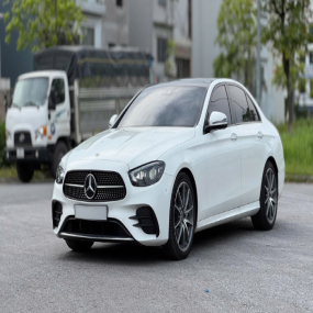 Xe Mercedes Benz E class E300 AMG Trắng 2021