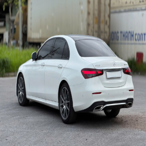 Xe Mercedes Benz E class E300 AMG Trắng 2021