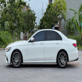 Xe Mercedes Benz E class E300 AMG Trắng 2021